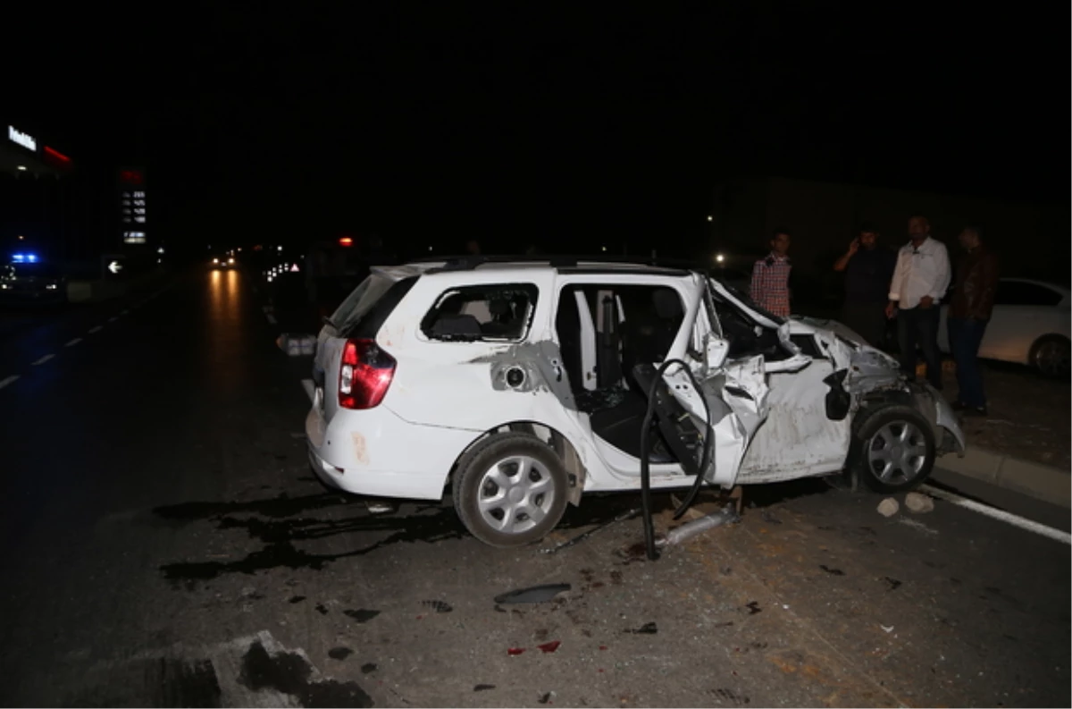 Adana\'da Düğün Yolunda Kaza: 1 Ölü, 10 Yaralı