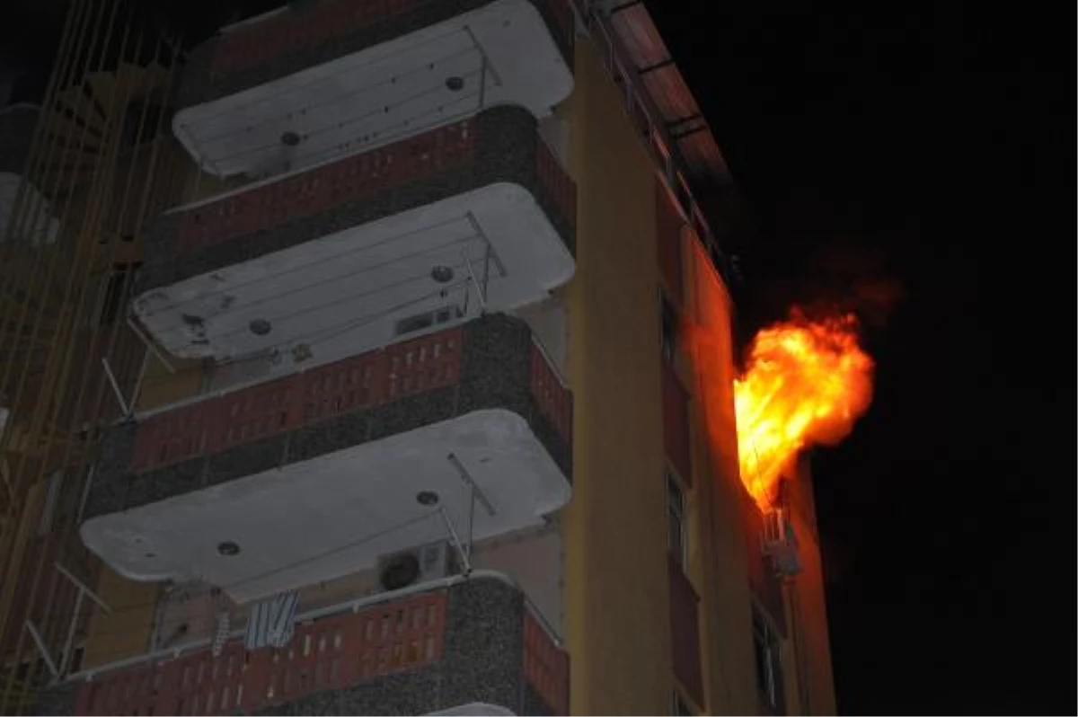 Adana\'da Öğrenci Yurdunda Yangın