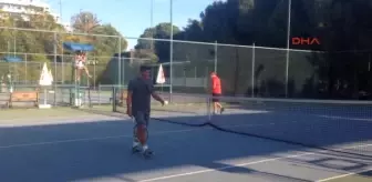 Antalya ABD'li Yıldız Esai Morales, Antalya'da Tenis Oynadı