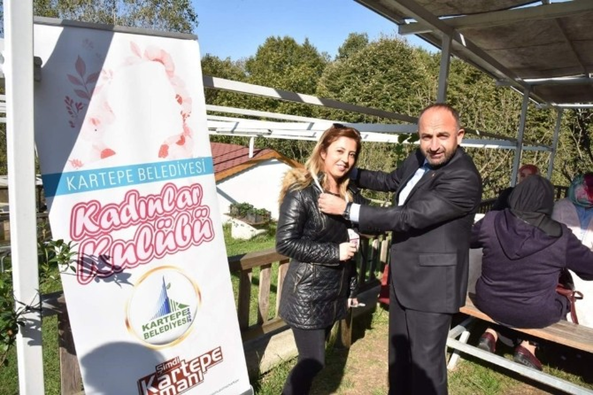 Başkan Üzülmez, Kartepe Kadınlar Kulübü\'nün Kahvaltısına Katıldı