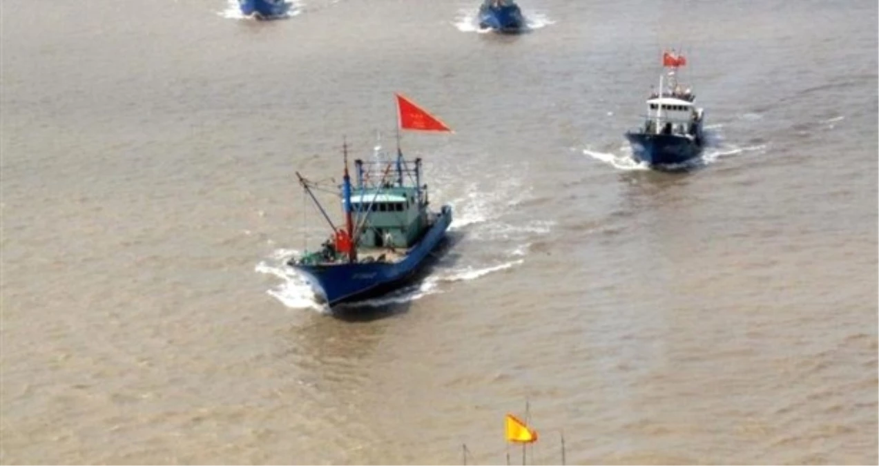 Çin\'de Balıkçı Teknesi Battı