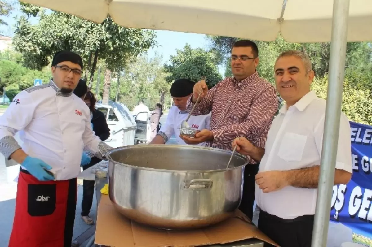 Doktorlar Gribe Karşı Bilimsel Aşure Dağıttı