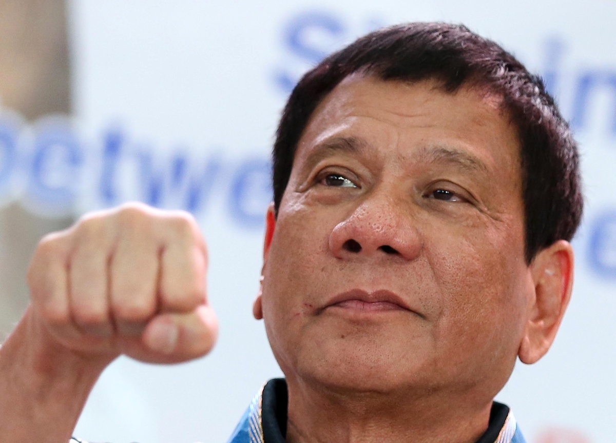 Filipinler\'de Senatörlerden Duterte\'ye Tepki