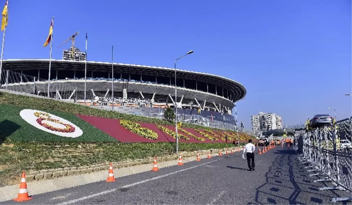 Galatasaray ve Trabzonspor Tt Arena\'ya Geldi