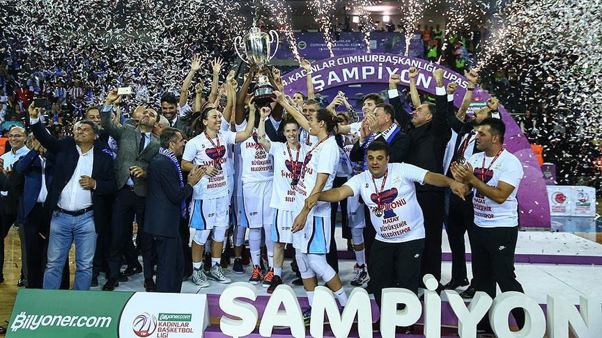 Hatay Büyükşehir Belediyespor\'da Kupa Sevinci