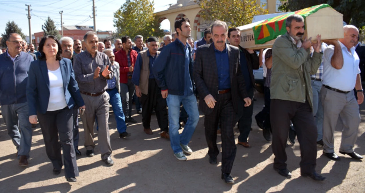 HDP\'li Vekil PKK\'lı Cenazesine Katıldı, Savcılık Soruşturma Başlattı