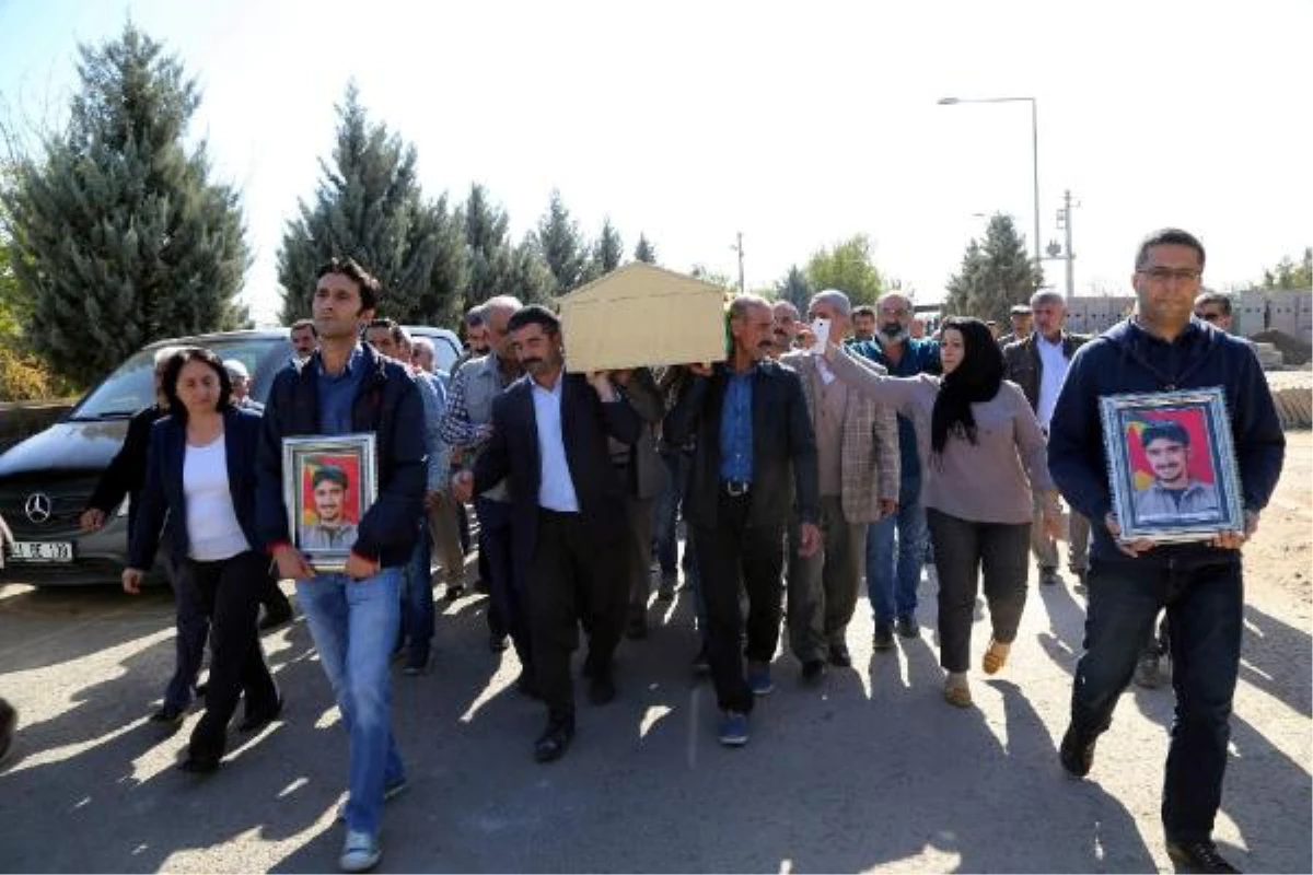 Hdp Milletvekili Nursel Aydoğan, PKK\'lının Cenazesine Katıldı