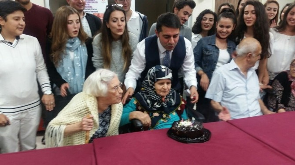 Huzurevinde Anlamlı Kutlama