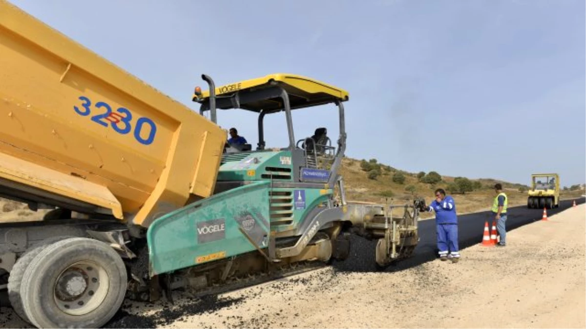 İZBETON\'dan 8 ilçeye asfalt ve parke çıkarması