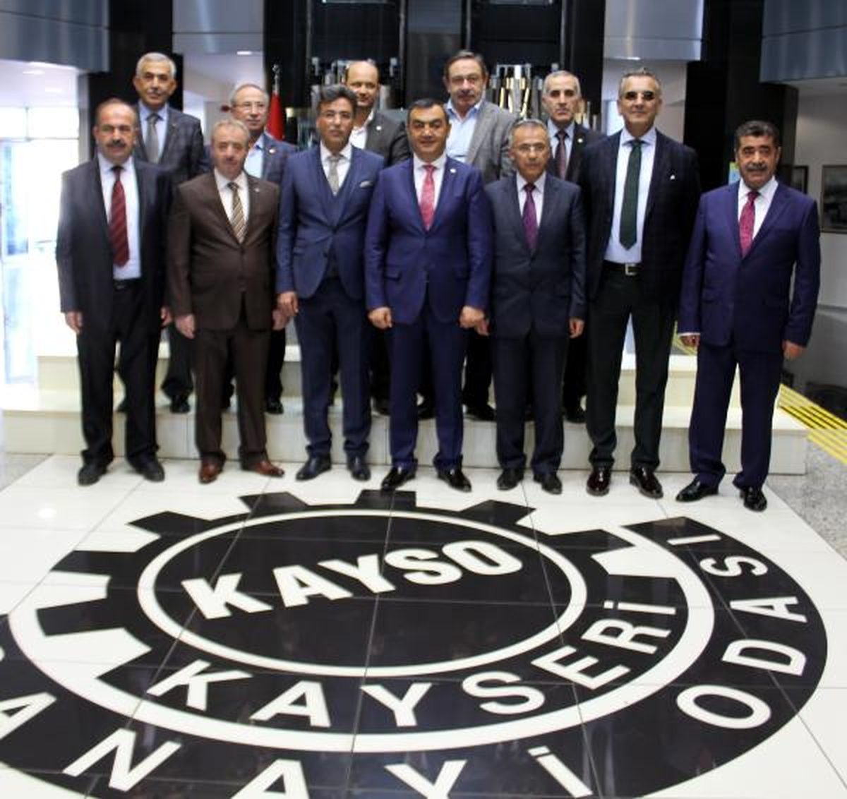 Kayso: Herkes Gövdesini Taşın Altına Koysun