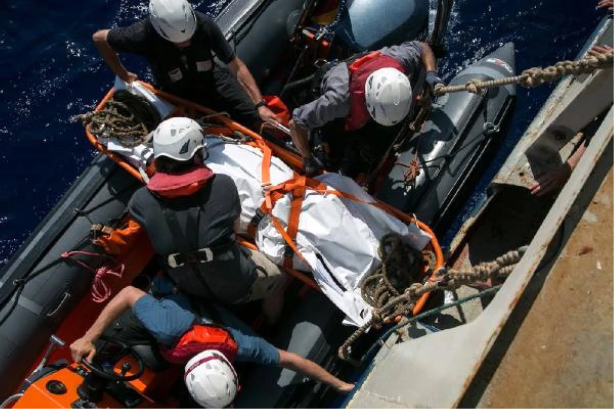 Libya Sahil Güvenlik Ekipleri, Sığınmacı Botuna Saldırdı" İddiası