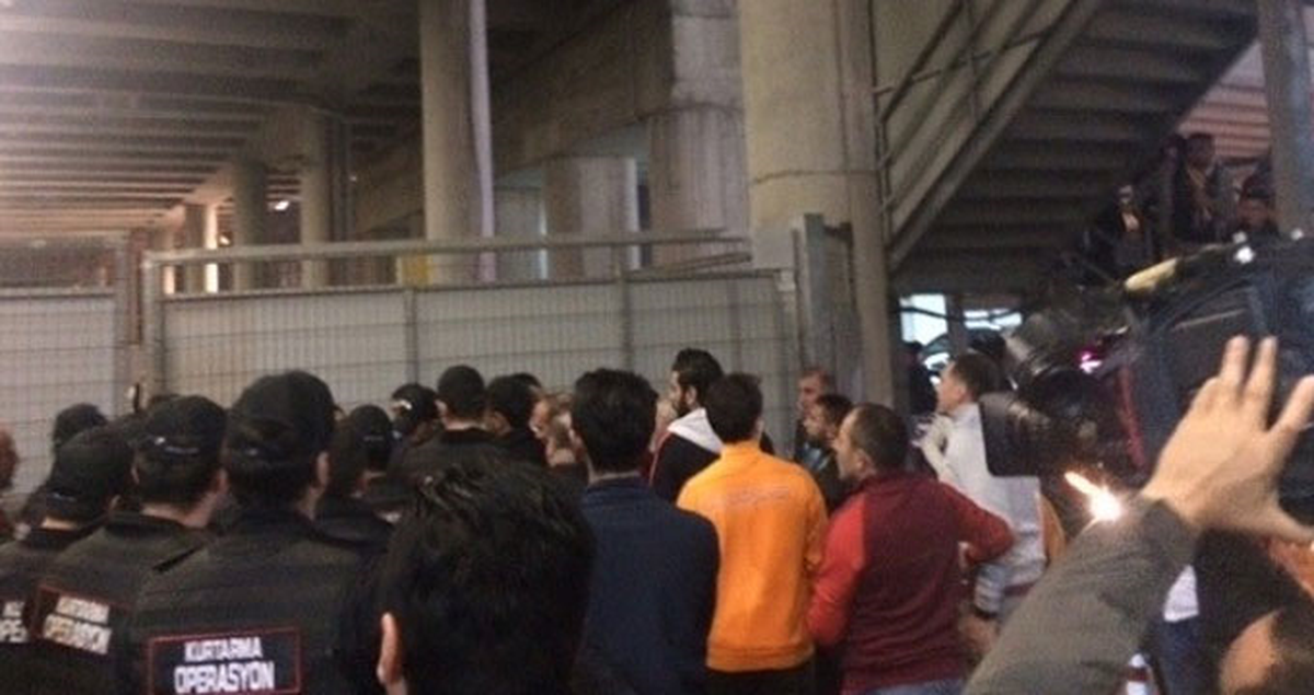 Maç Bitimi Bir Galatasaray Taraftarı ile Güvenlik Arasında Kavga Çıktı