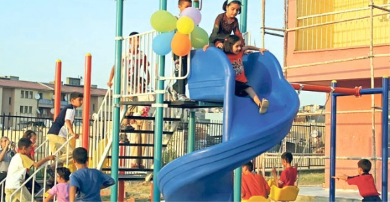 Suruç Belediyesi Çocukların da Yüzünü Güldürüyor