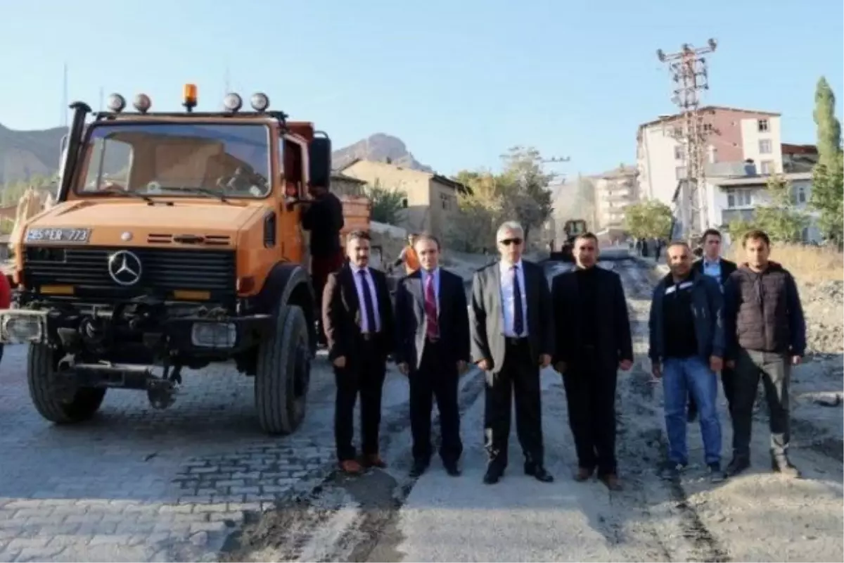 Vali Toprak, Belediyenin Yol Çalışmalarını İnceledi