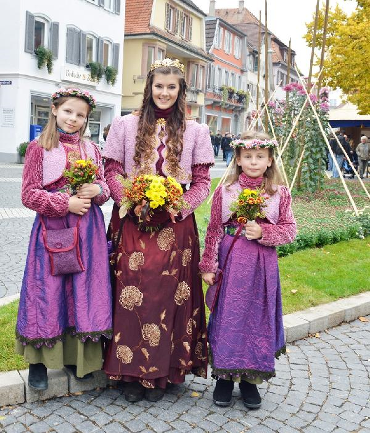 Almanya\'daki Kasımpatı Fuarı\'nda Mevlana\'nın Güz Şiiri Sergilendi