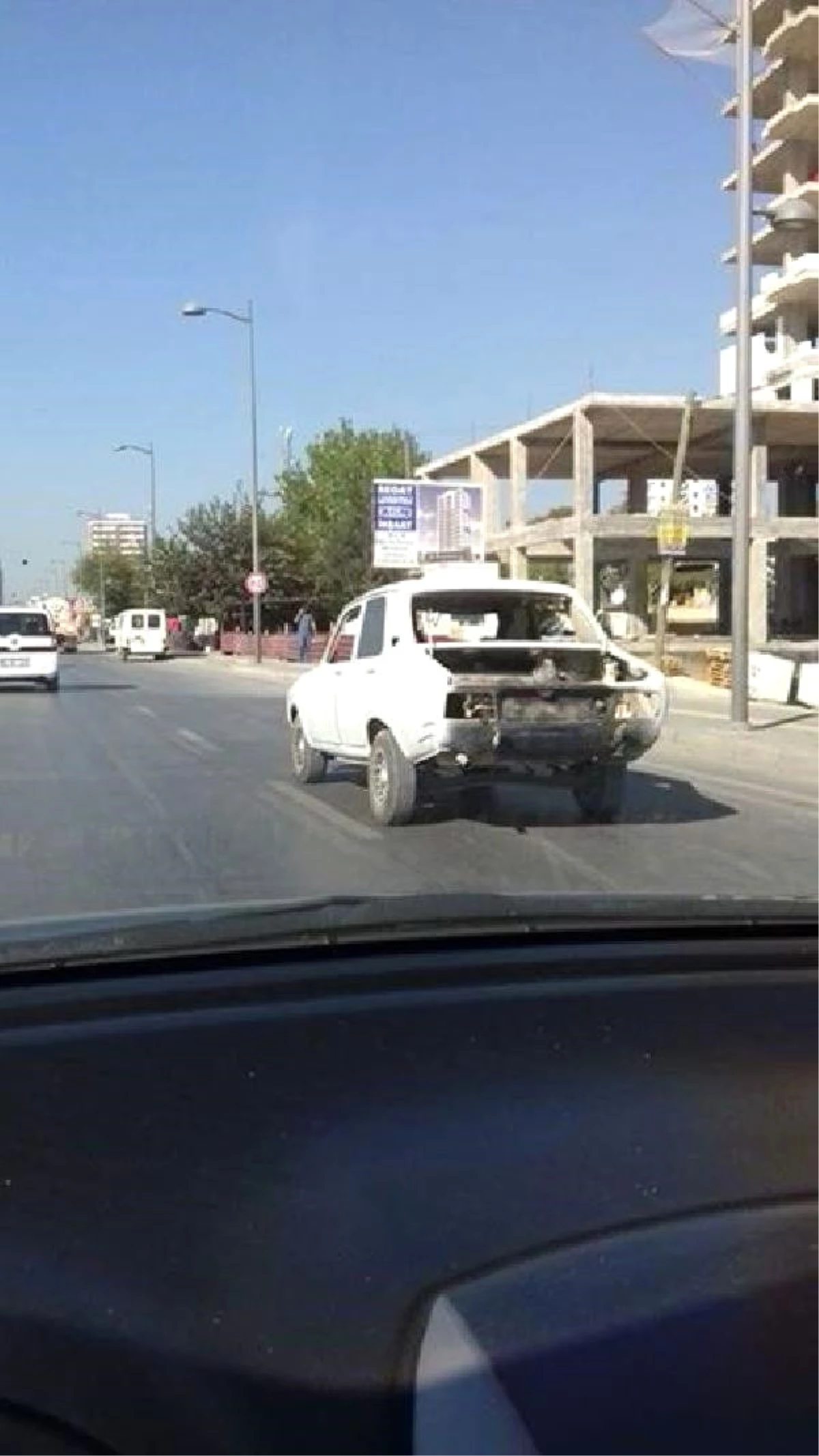 Trafikte Görenleri Şaşkına Çeviren Görüntü! Bagajı Olmadan Trafiğe Çıktı