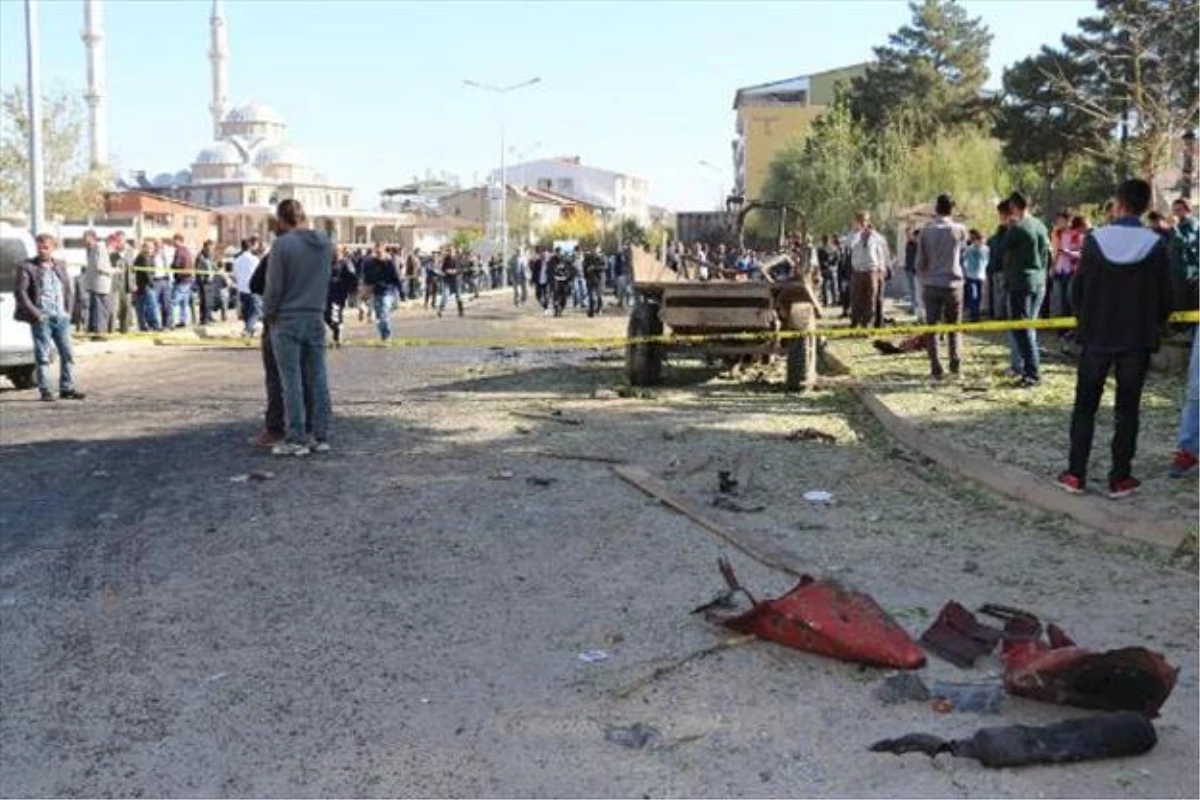 Bingöl\'de Zırhlı Polis Aracına Saldırı: 2 Polis Şehit, 5\'i Polis 19 Yaralı (3)