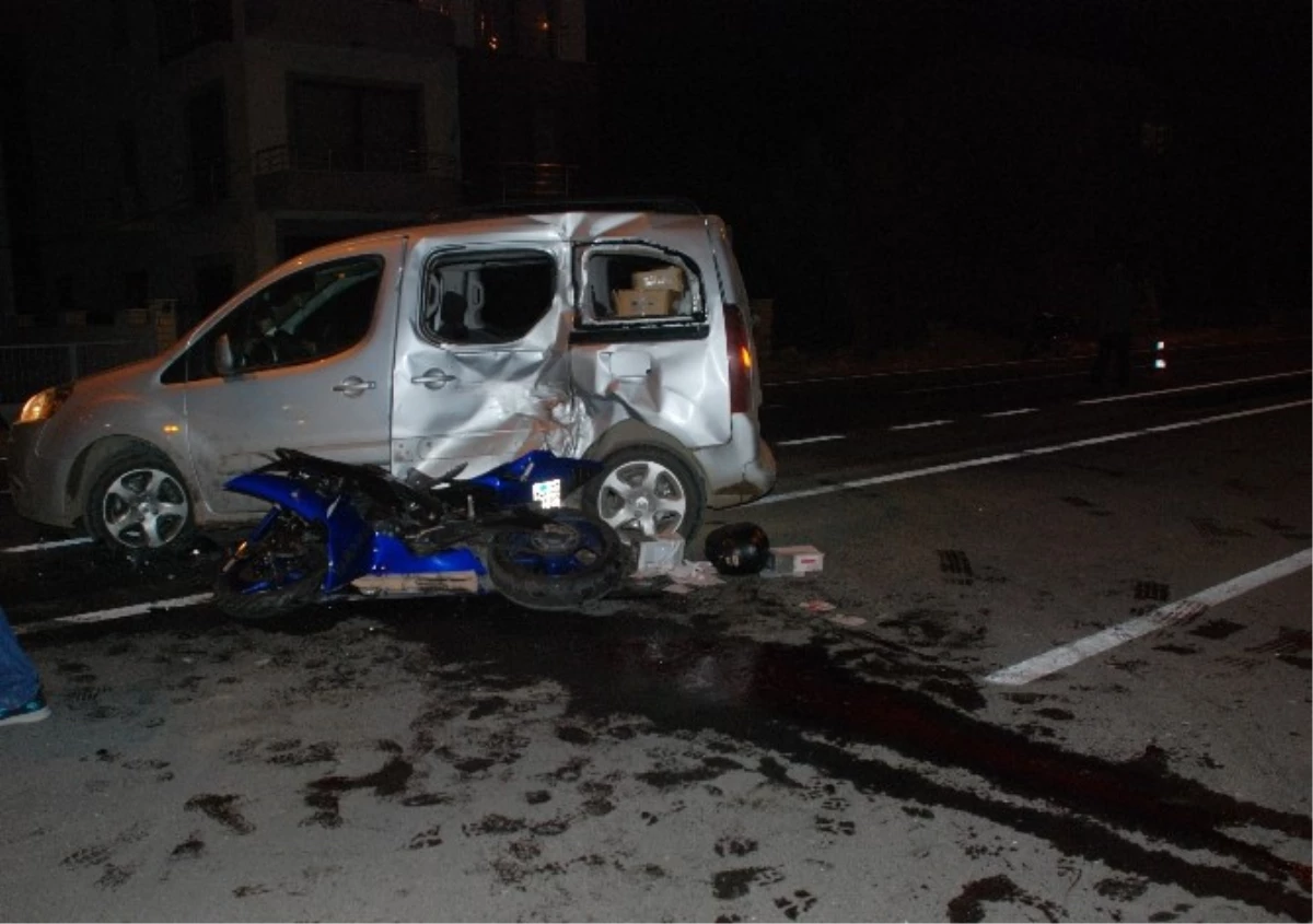 Çanakkale\'de Trafik Kazası: 2 Ağır Yaralı
