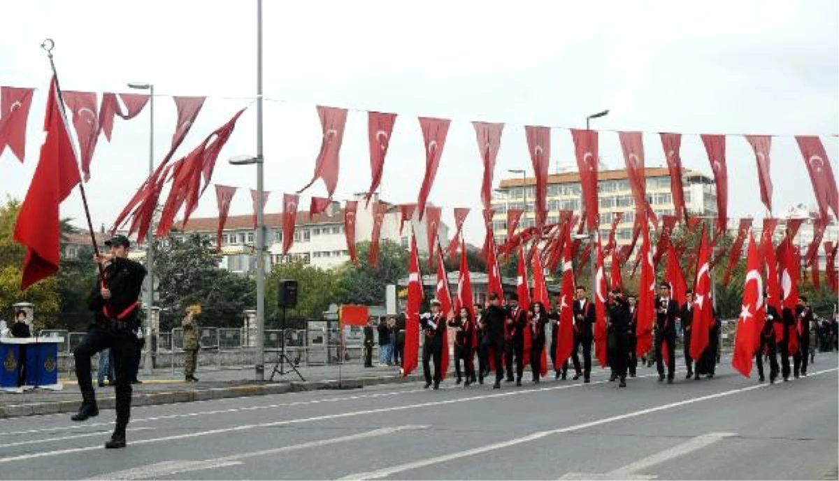 Cumhuriyet Bayramı Provası Vatan Caddesi\'nde Yapıldı