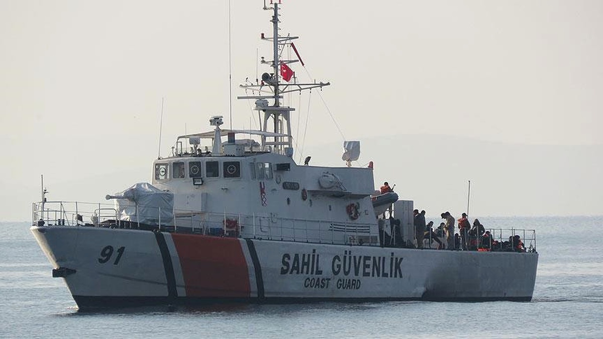 Denizde Mahsur Kalan 57 Kişiyi Sahil Güvenlik Kurtardı