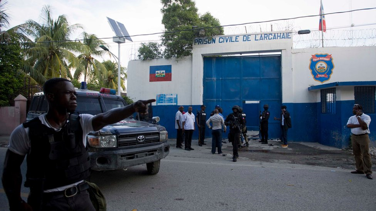 Haiti\'de Hapishane İsyanı: 170 Mahkum Yalınayak Kaçtı