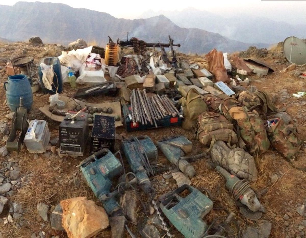 Hakkari\'de Çok Sayıda Silah ve Malzeme Ele Geçirildi