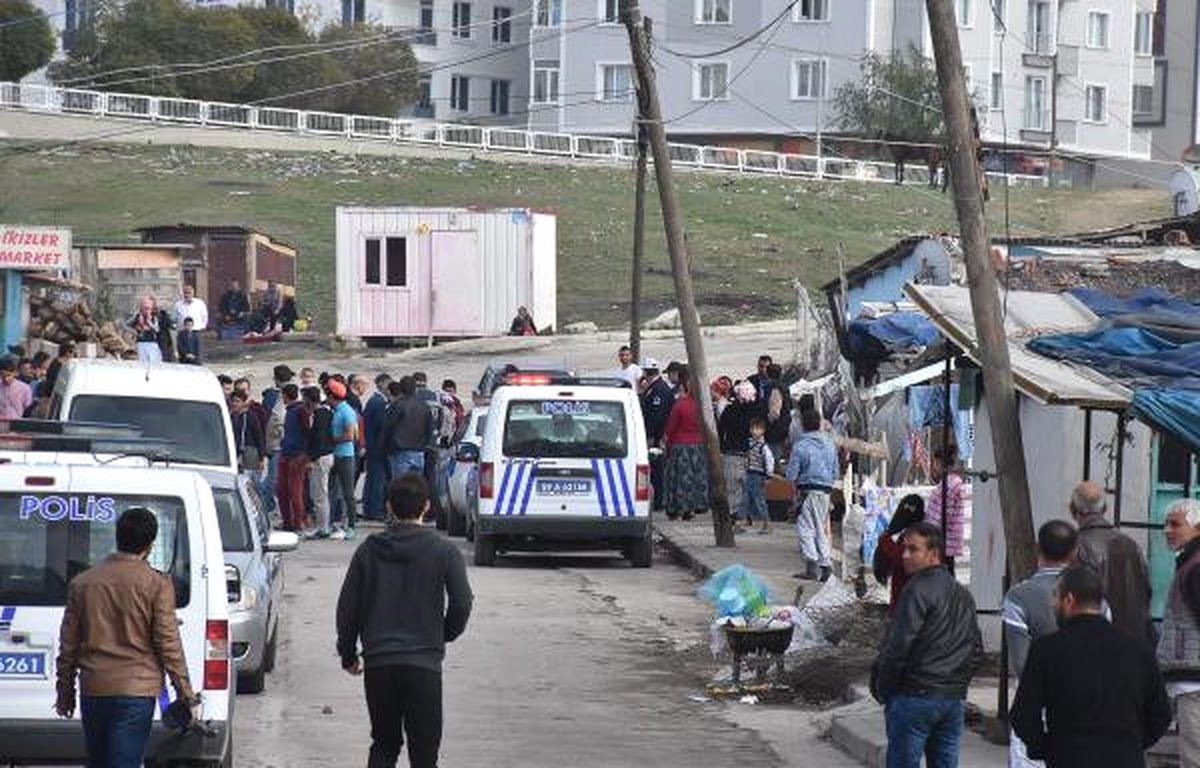 İki Grup Çatıştı; Yoldan Geçen 1 Kişi Öldü, 2 Kişi Yaralandı