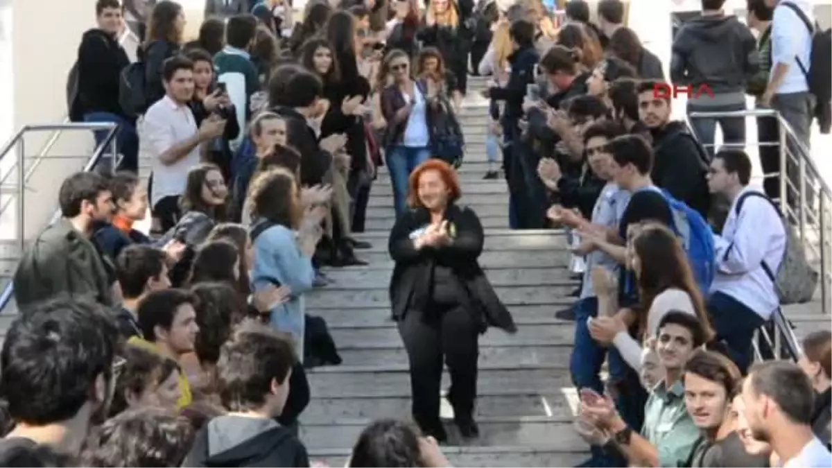 Kadıköy Anadolu Lisesi Öğrencilerinden Öğretmenlerine Hüzünlü Veda