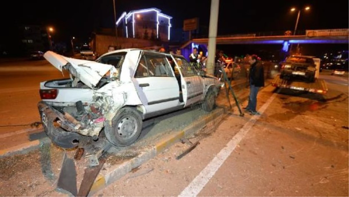 Karabük\'te İki Otomobilin Çarptığı Yaşlı Kadın Öldü 5 Kişi Yaralandı