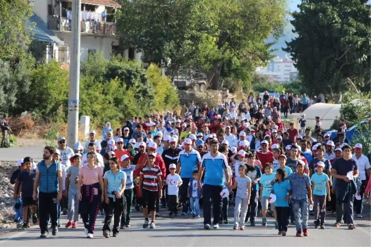 Kumluca\'da Cumhuriyet Yürüyüşü Yapıldı