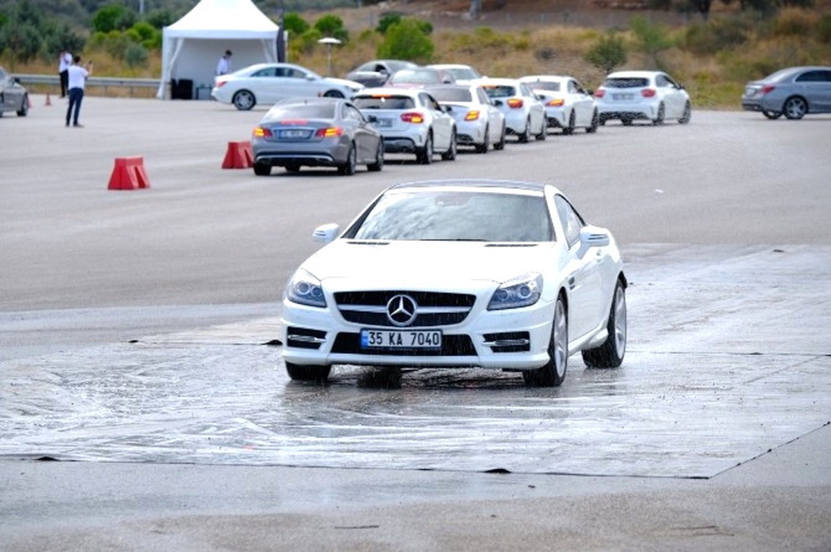 Mercedes Sahipleri Güvenli Sürüşü Öğrendi