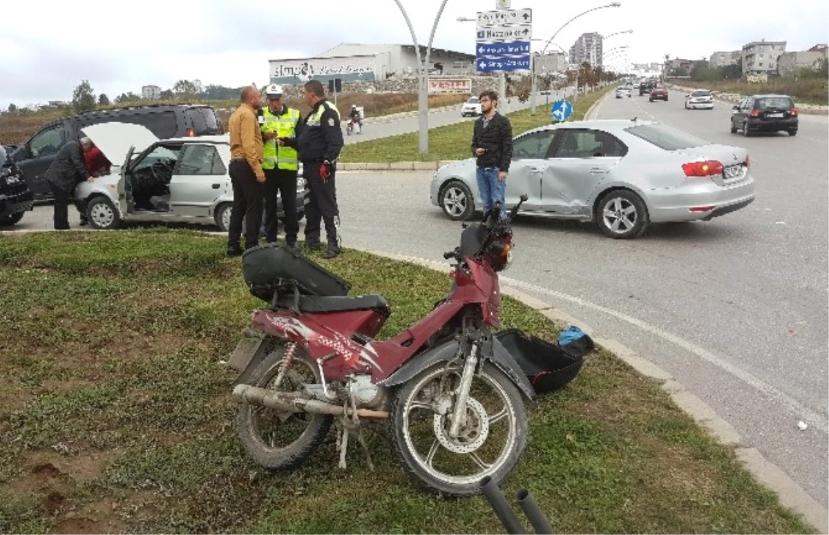 Motosiklet Otomobille Çarpıştı: 1 Yaralı