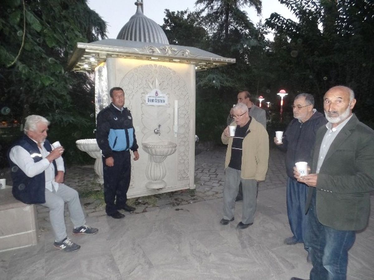 Şehzadeler\' de Sıcak Çorba İkramı Devam Ediyor