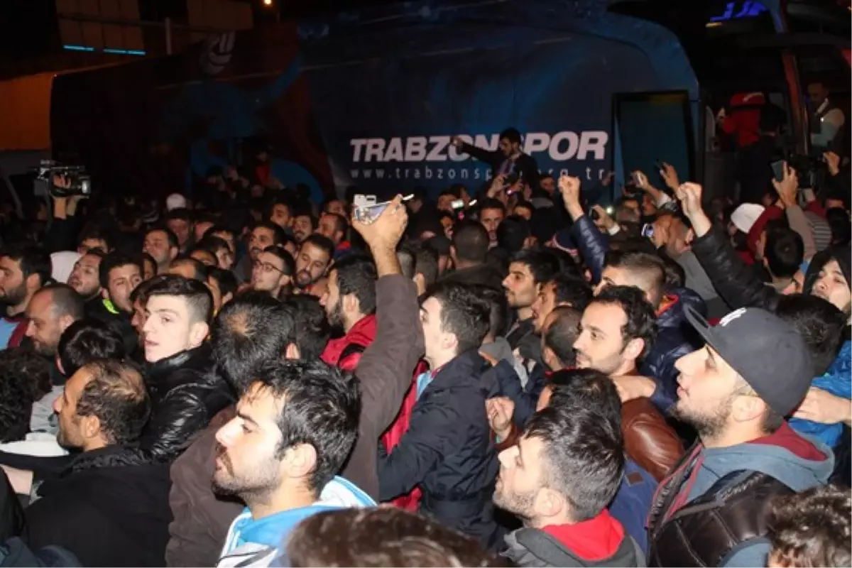 Trabzonspor\'a Coşkulu Karşılama