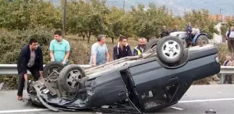 Yol Kenarında Duran Otomobile Çarpıp Takla Attı: 4 Yaralı