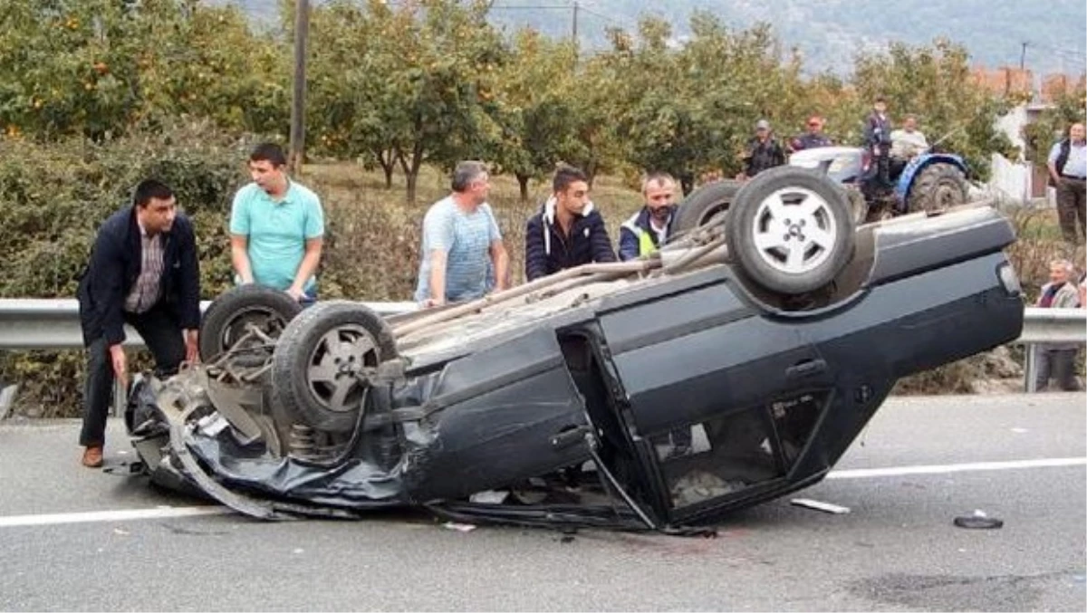 Yol Kenarında Duran Otomobile Çarpıp Takla Attı: 4 Yaralı