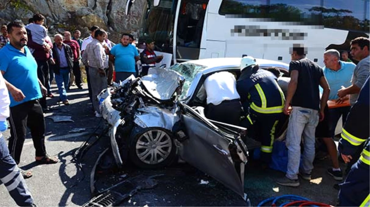 Yolcu Otobüsü ile Otomobil Çarpıştı: 3 Ölü, 2 Yaralı