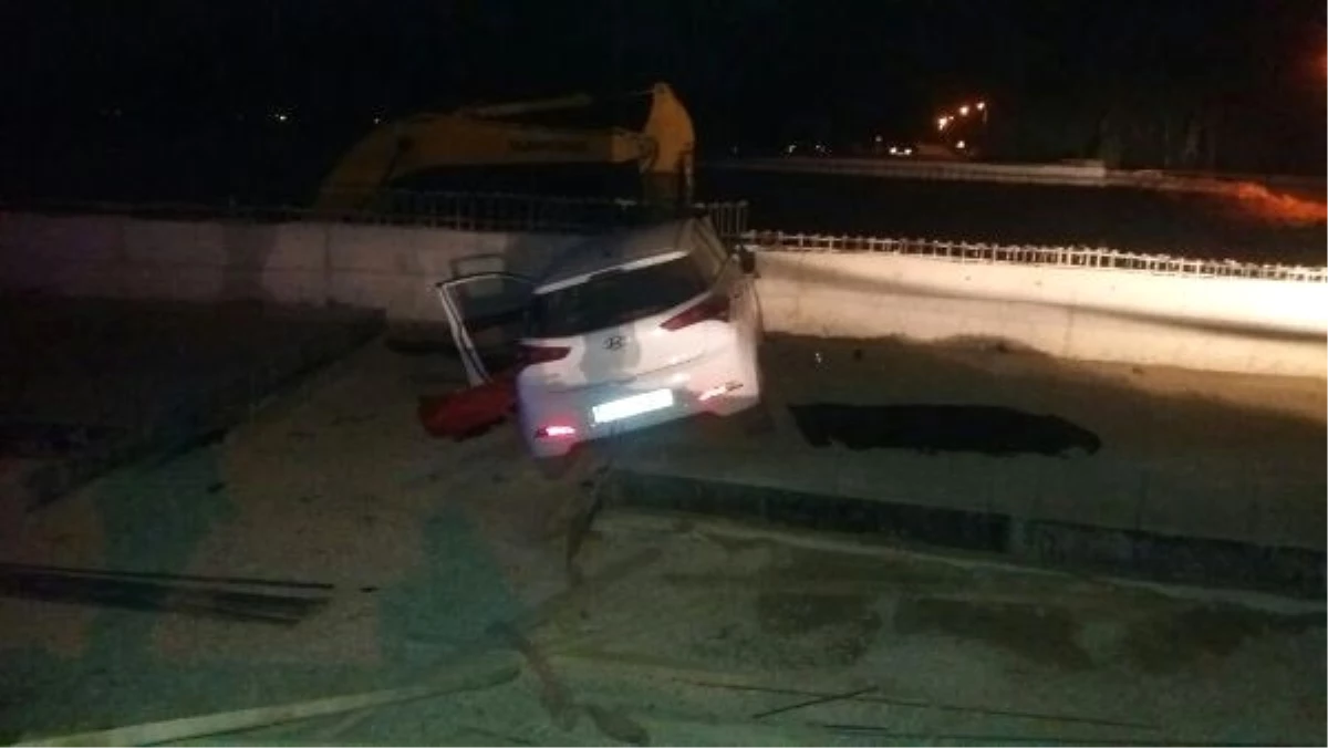 Adana\'da Trafik Kazası: 2 Ölü, 3 Yaralı