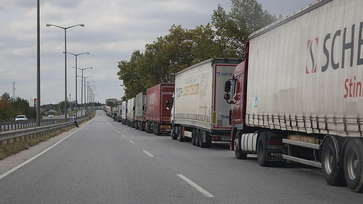 Avrupa\'ya Açılan Sınır Kapılarında Tır Kuyruğu