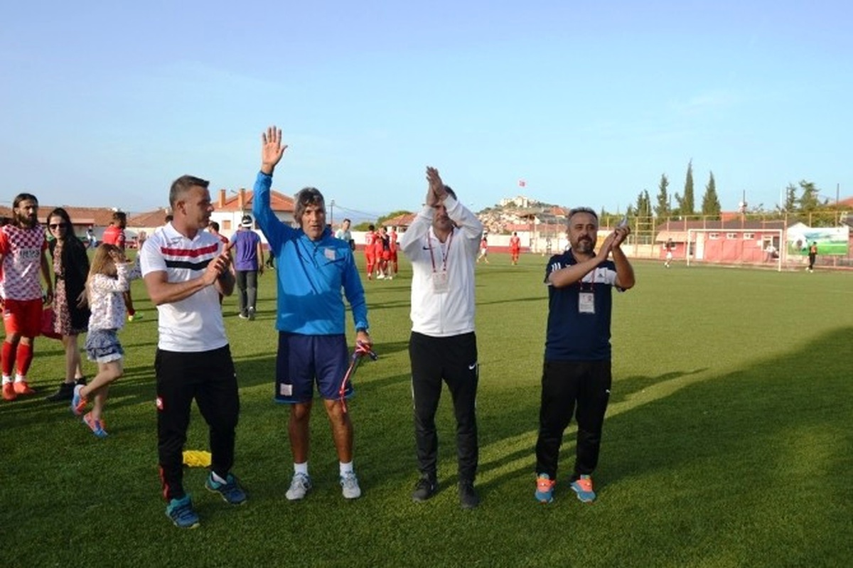 Ayvalıkgücü Belediyespor\'da Teknik Direktör Güraçar İstifa Etti