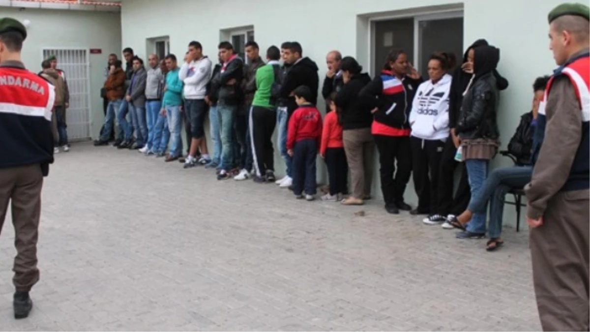 Bulgaristan\'a Kaçmaya Çalışan 17 Kaçak Göçmen Yakalandı