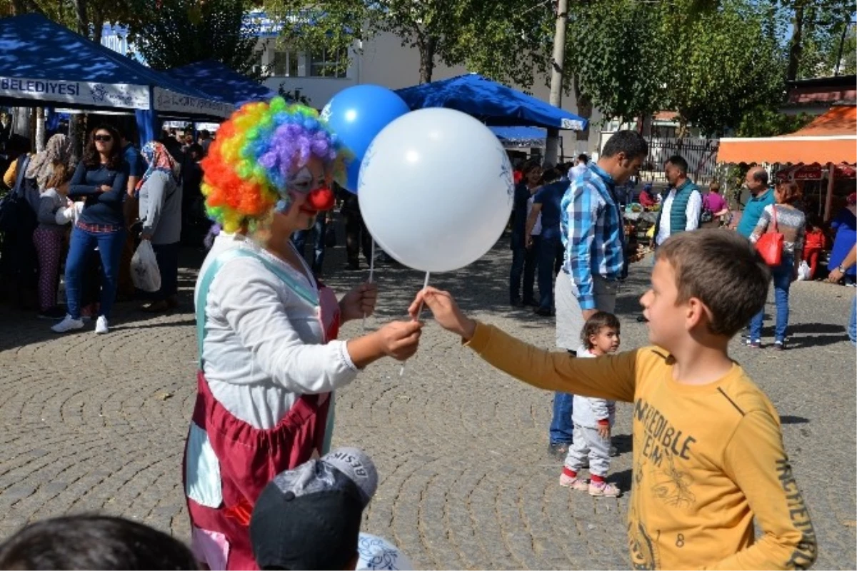 Çakırbeyli Köy Pazarı\'nda Şenlik Havası Yaşanıyor