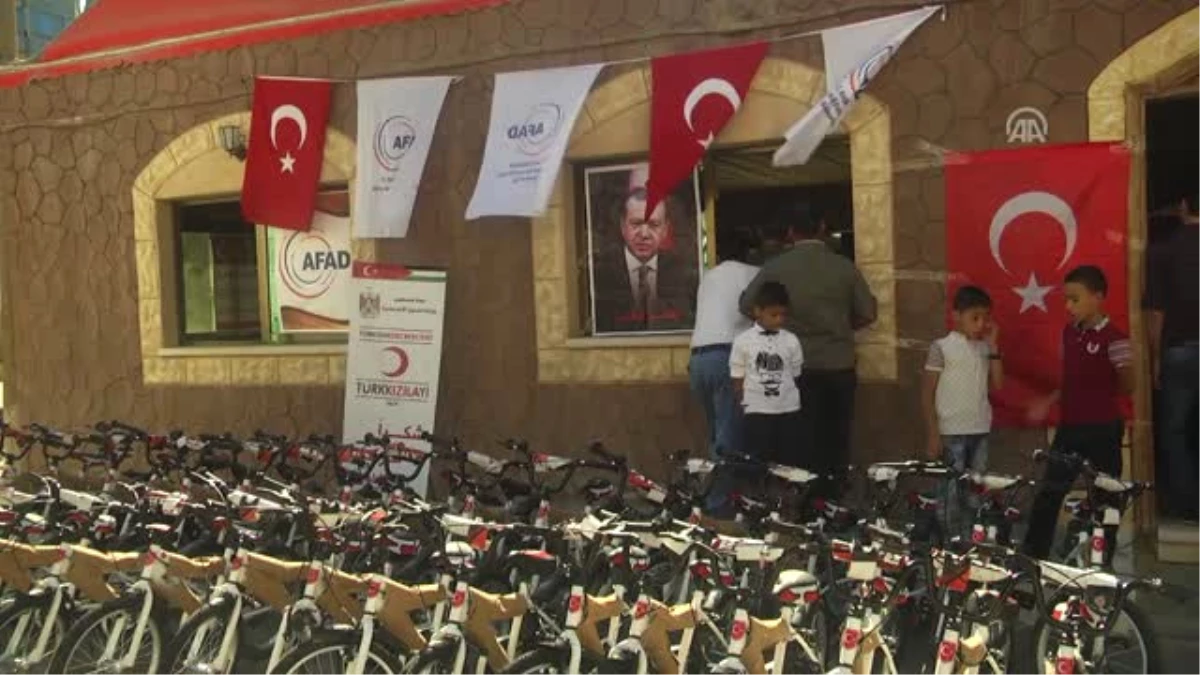 Cumhurbaşkanı Erdoğan\'ın Hediye Ettiği Bisikletler Gazze\'de Dağıtılıyor