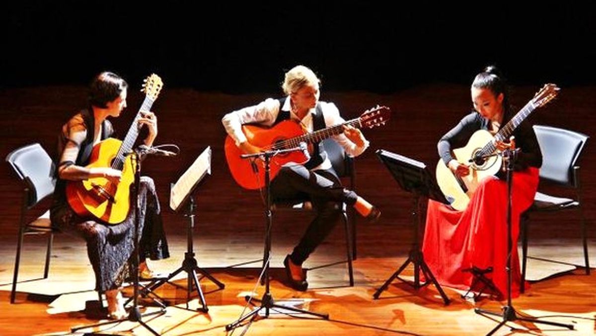 Dünyaca Ünlü Gitaristler Bergama\'da Sahne Aldı