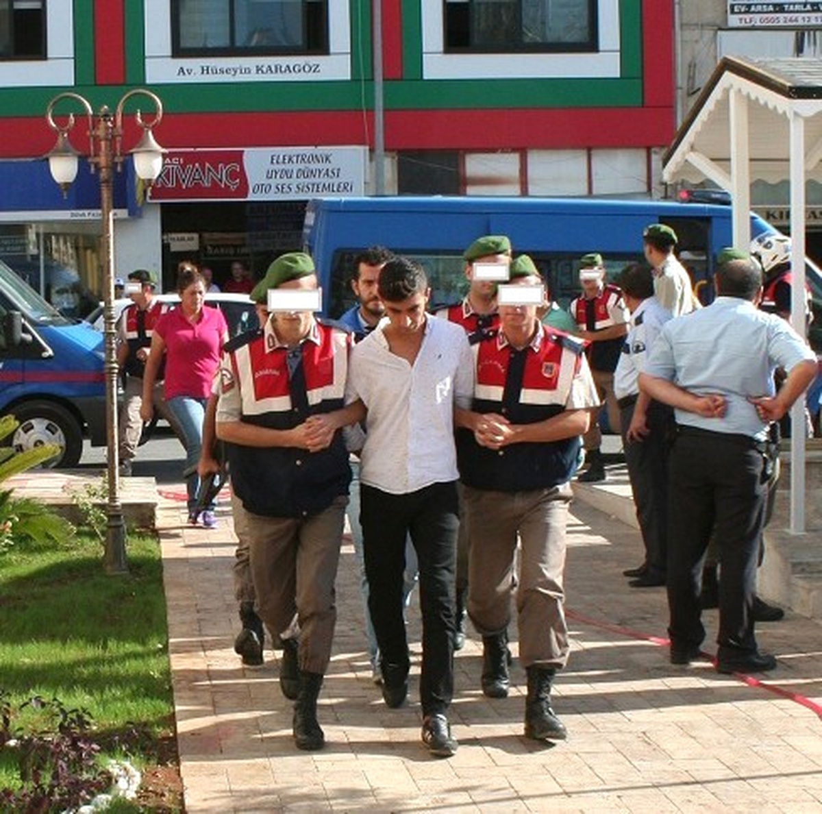 Erdemli\'de PKK Propagandası Yaptıkları Gerekçesiyle 7 Kişi Yakalandı