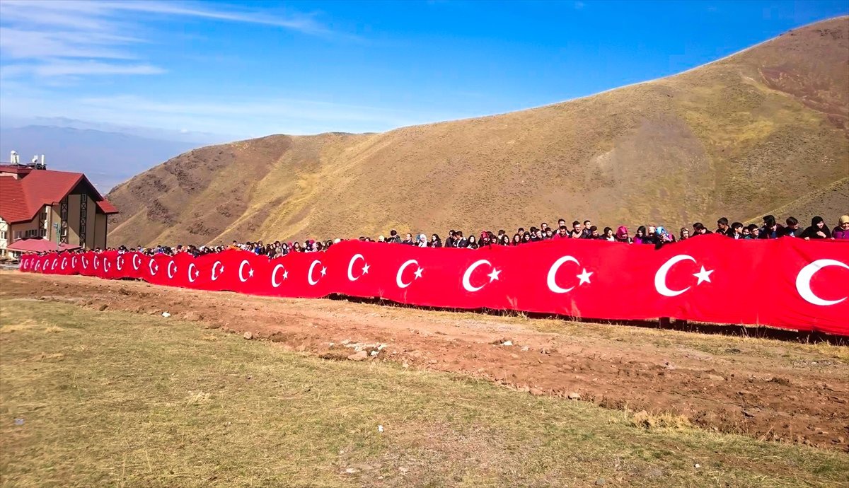Gençlik Merkezlerinden "15 Temmuz Şehitleri Anma Yürüyüşü"