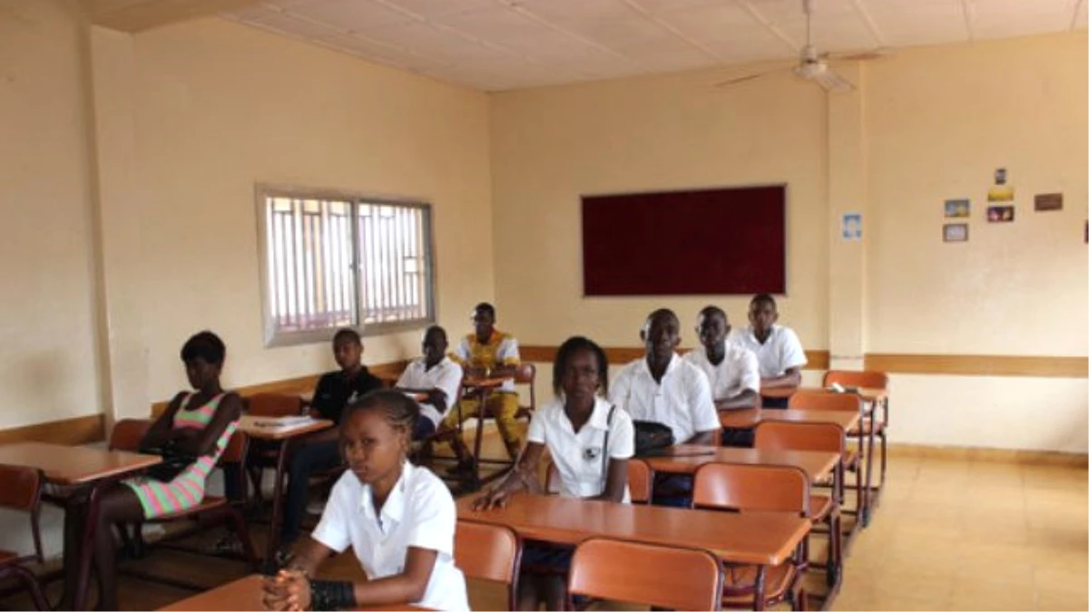 Gine\'de Fetö\'den Devranılan Okullarda Eğitim Başladı