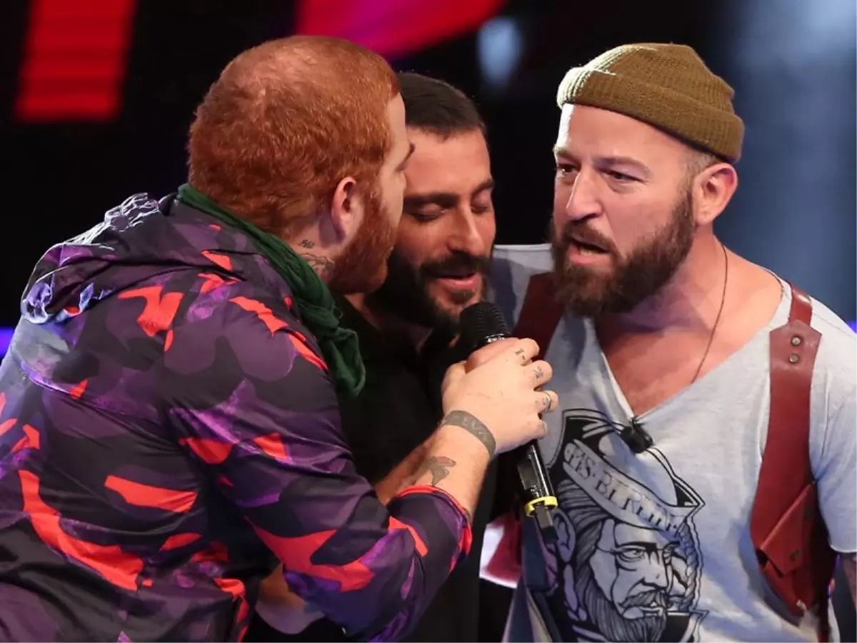 Gökhan&hakan O Şarkı Söylenirken Kendini Tutamadı!