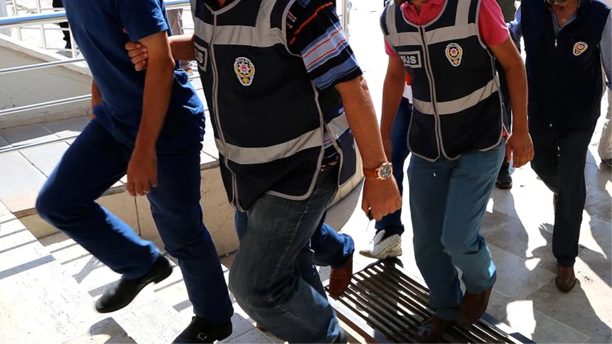 İstanbul\'da Uyuşturucu Operasyonunda Fetö\'cü Öğretmen Yakalandı