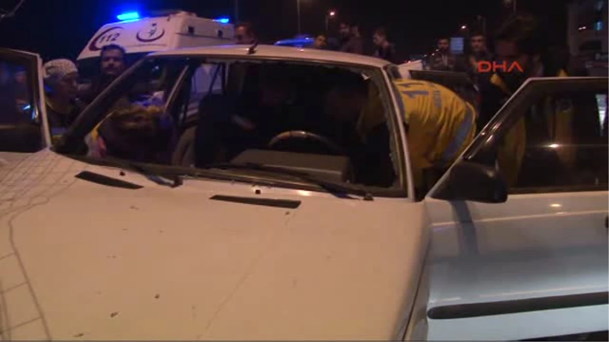 Karabük\'te Iki Otomobilin Çarptığı Yaşlı Kadın Öldü 5 Kişi Yaralandı